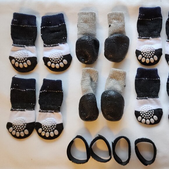 Anti Slip Dog Socks Waterproof Shoes/Boots Outdoor/Indoor Paw Protector w/Straps - Picture 4 of 6
